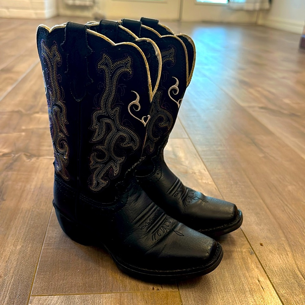 Justin girls cowboy boots, size 11D